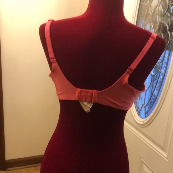 Victoria Secret - Picture 2 of 4